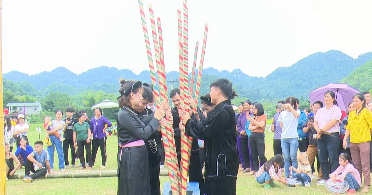 Lễ hội giã cốm xã Côn Lôn