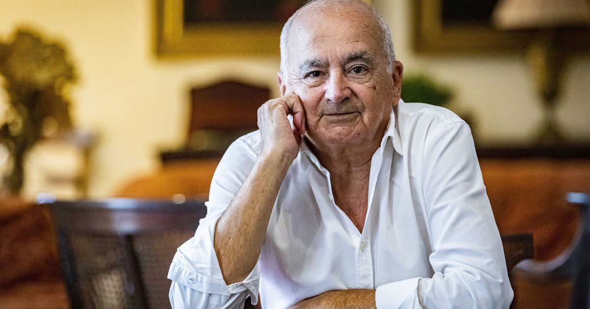 Colocación de una placa a Luis Ripoll Lázaro