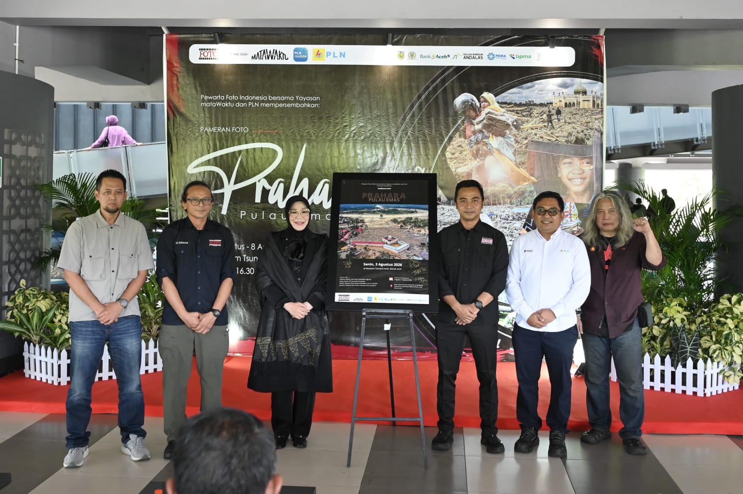 Pameran dan Peluncuran Buku Foto Jurnalistik "Prahara Pulau Emas"