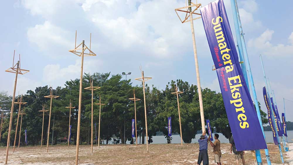 Festival Panjat Pinang Sumeks 2026