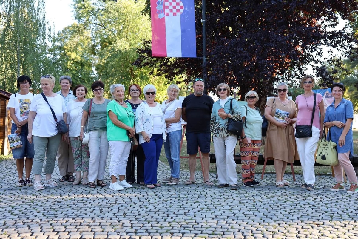 Izložba radova 20. likovne kolonije LIKOM GACKE