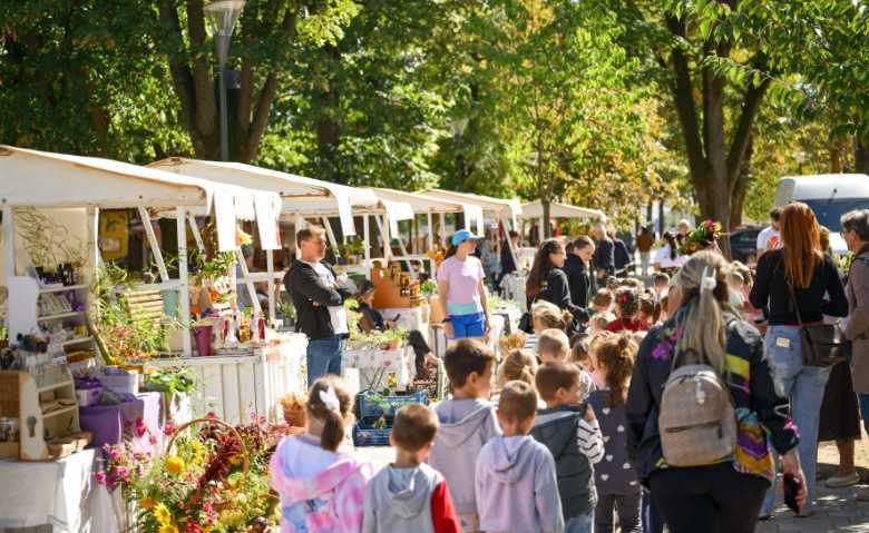 Jesenji festival cvijeća, plodova i meda