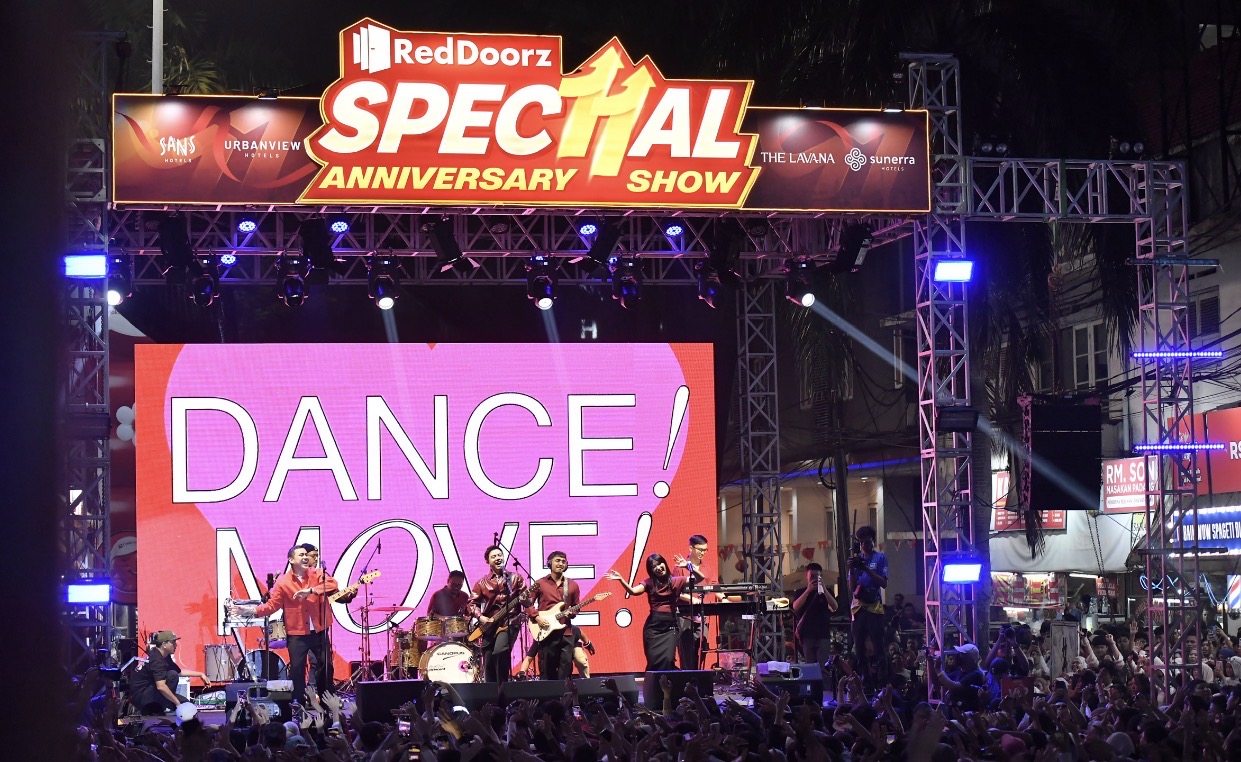 RedDoorz Spec11al Anniversary Show
