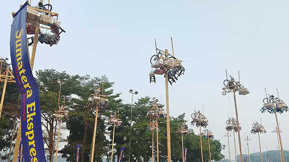 Festival Panjat Pinang Sumeks 2026