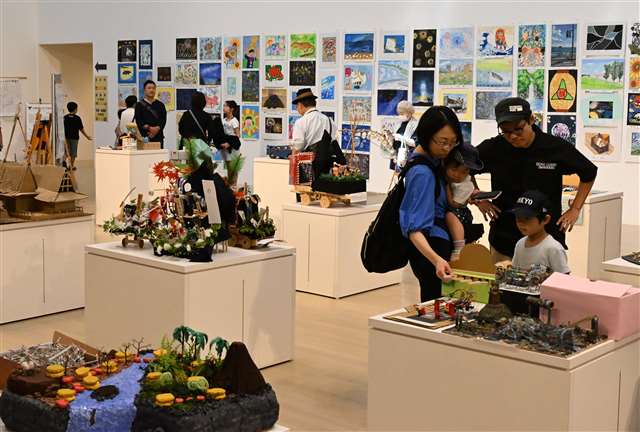 第７３回市児童生徒作品展覧会