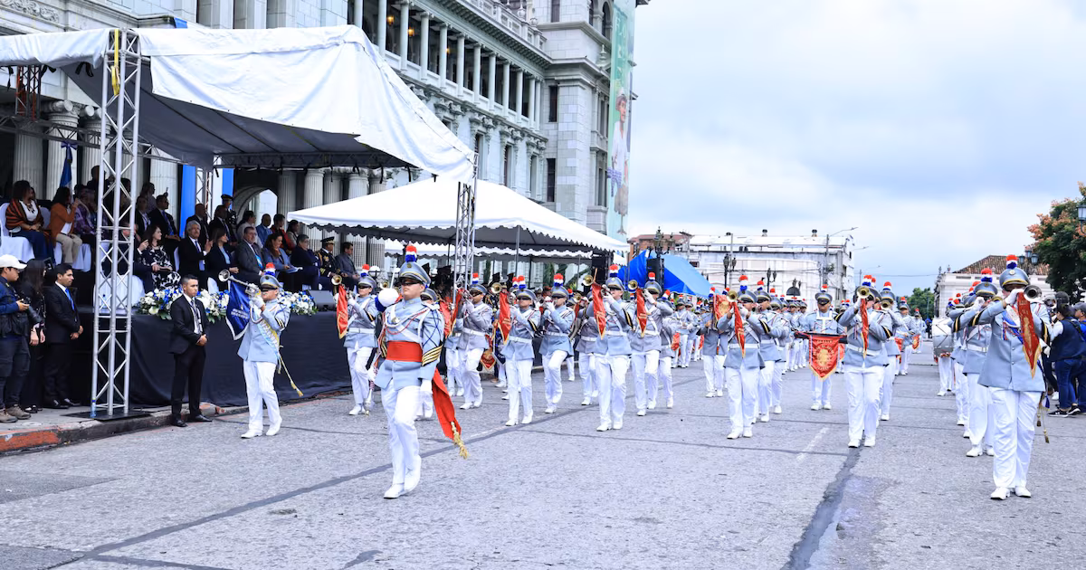 Desfile cívico escolar del 15 de septiembre
