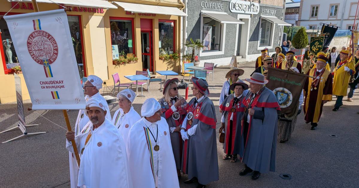 Défilé et chapitre des confréries à Gueugnon