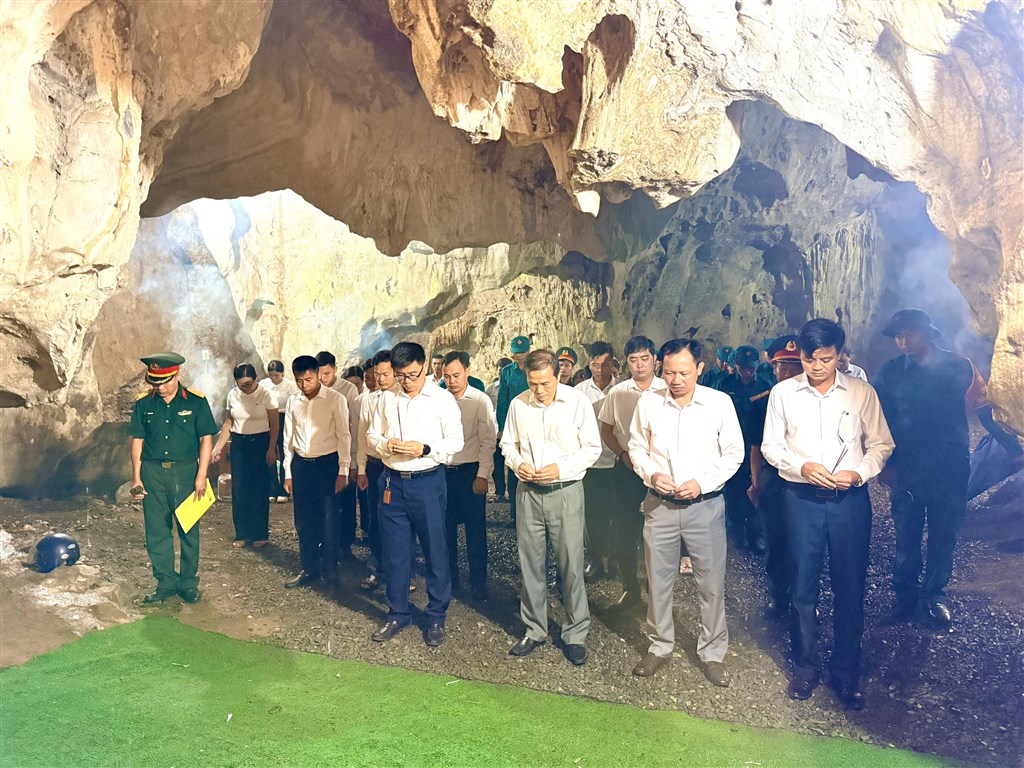 Lễ hội Hang Rú Ấm - Cây Đa làng Trù