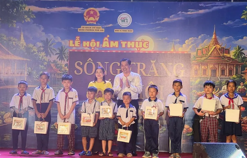 Lễ hội Ẩm thực “Sông trăng sắc hội”