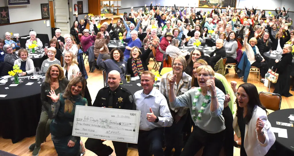 100+ Harbor Women Who Care Giving Event