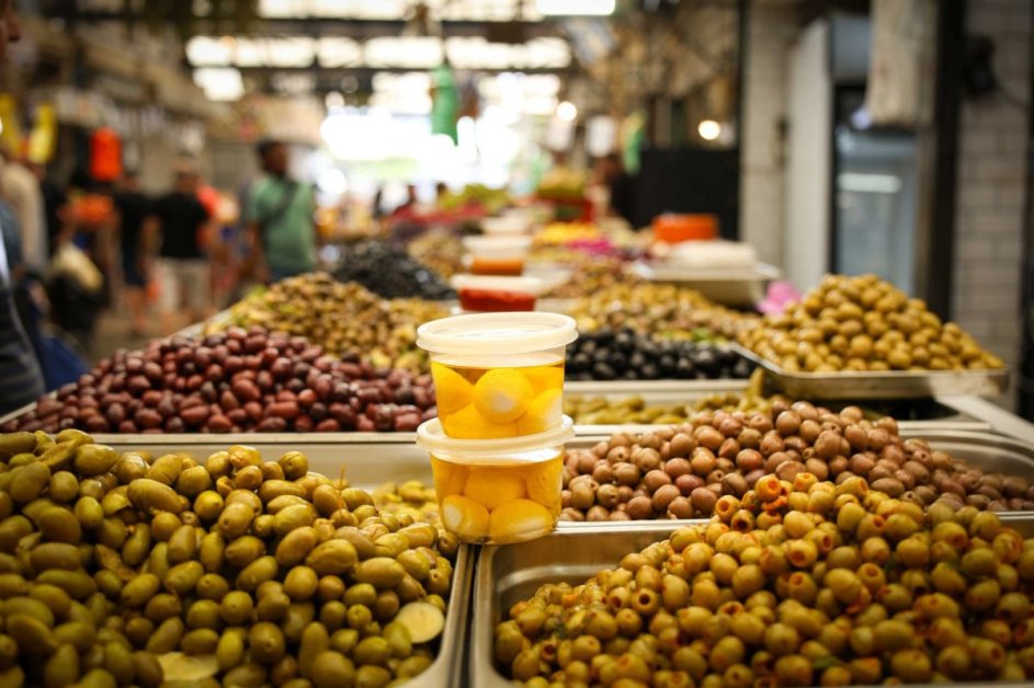 אוכלים בשוק
