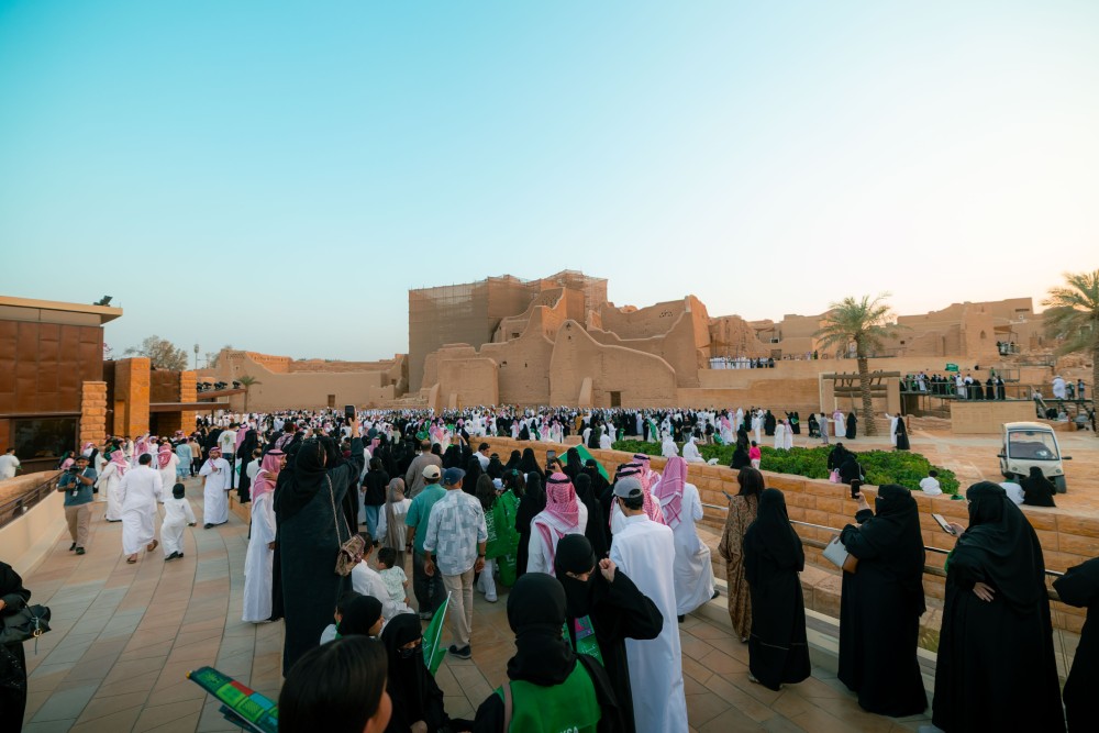 مسيرة عسكرية فرسانية احتفاءً باليوم الوطني السعودي