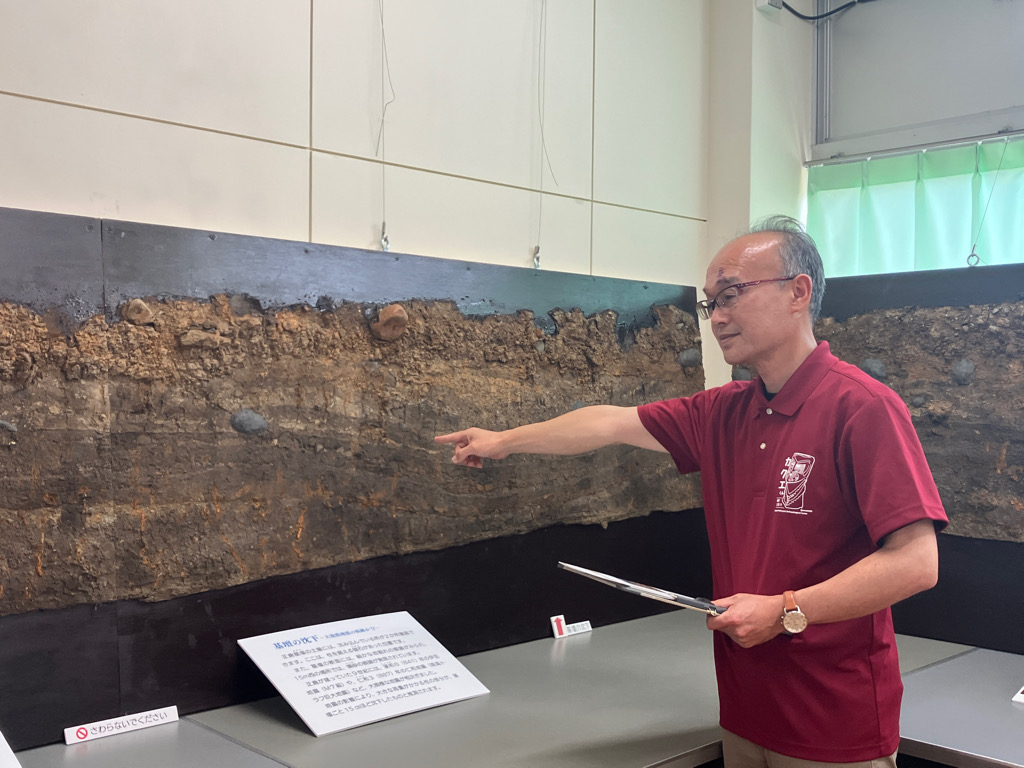 企画展「奈良時代の正倉の土台部分（基壇）の土層転写」