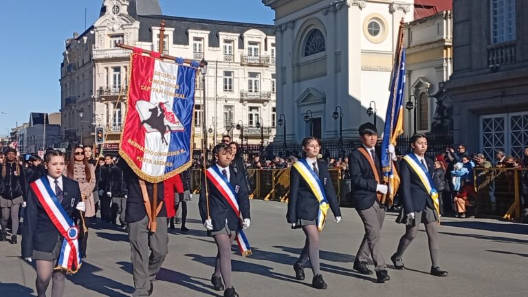 Desfile Estudiantil de Fiestas Patrias en Punta Arenas
