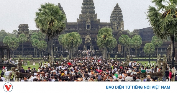 Lễ hội ngày thu phân tại Angkor Wat