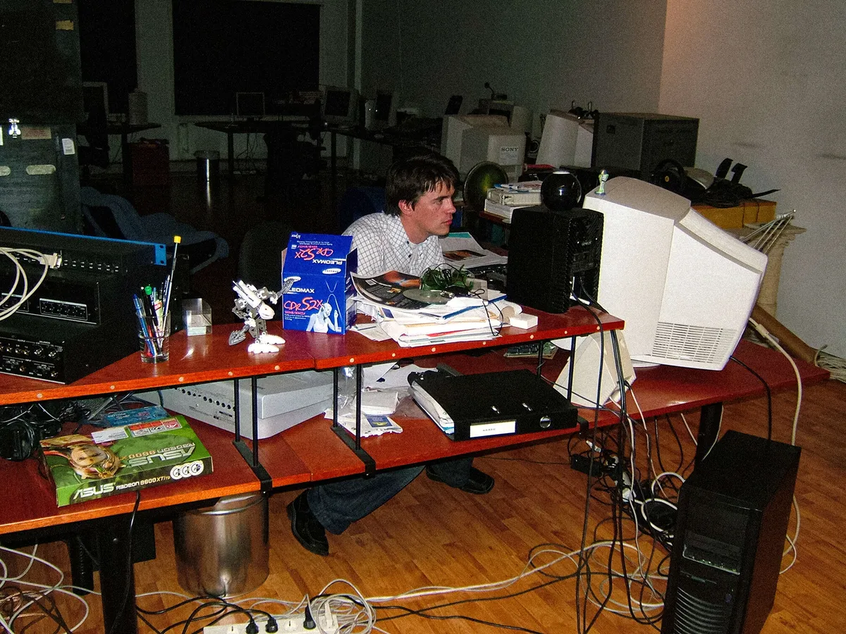 Creative Nerd 1996–2026: modeemeista meemitalouteen -näyttely
