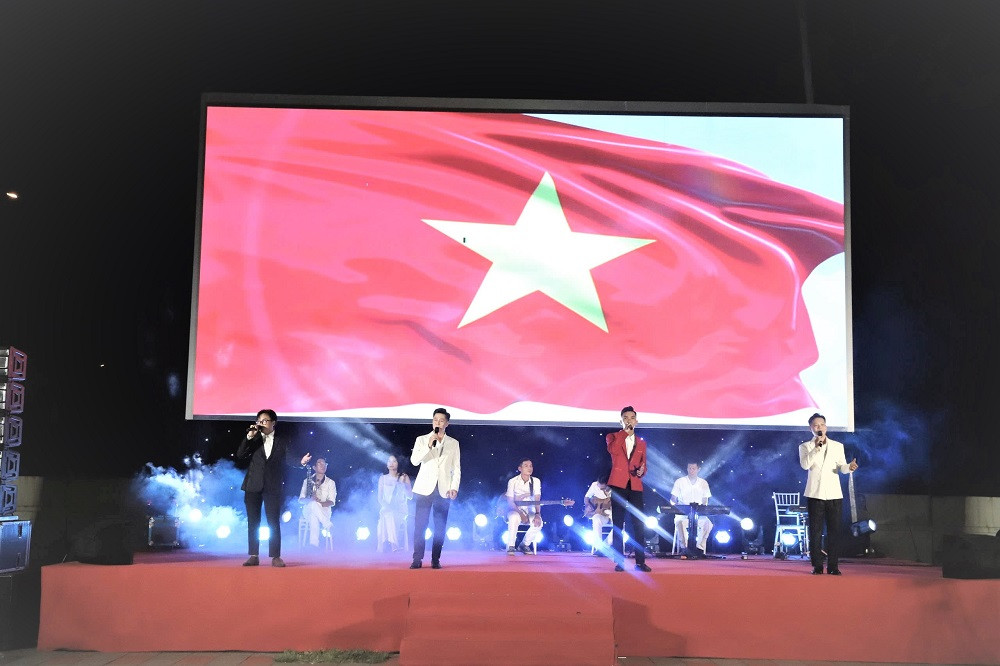 Chương trình biểu diễn nghệ thuật chào mừng kỷ niệm 81 năm Quốc khánh nước Cộng hòa xã hội chủ nghĩa Việt Nam