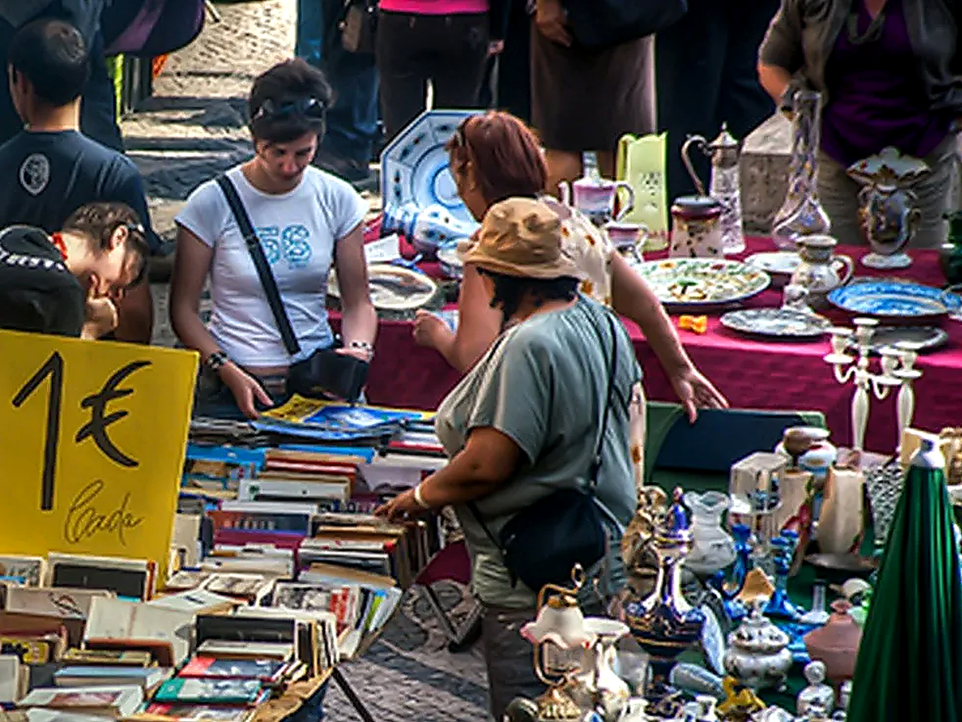 Feira de Antiguidades e Velharias