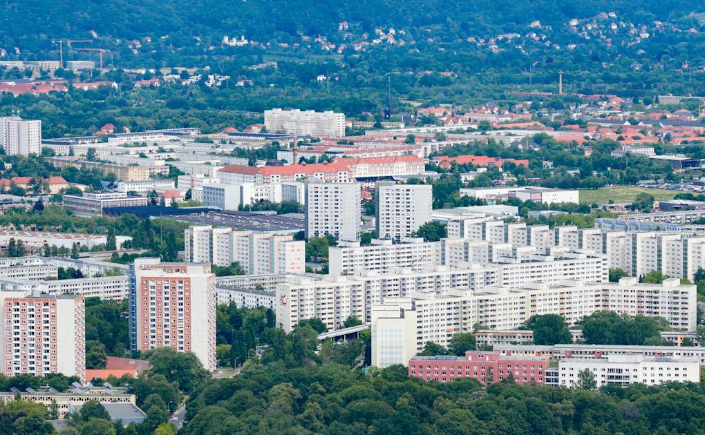 Ausstellung „Platte Ost/West“
