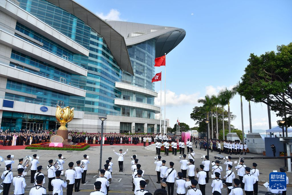 庆祝中华人民共和国成立77周年升旗仪式和国庆酒会