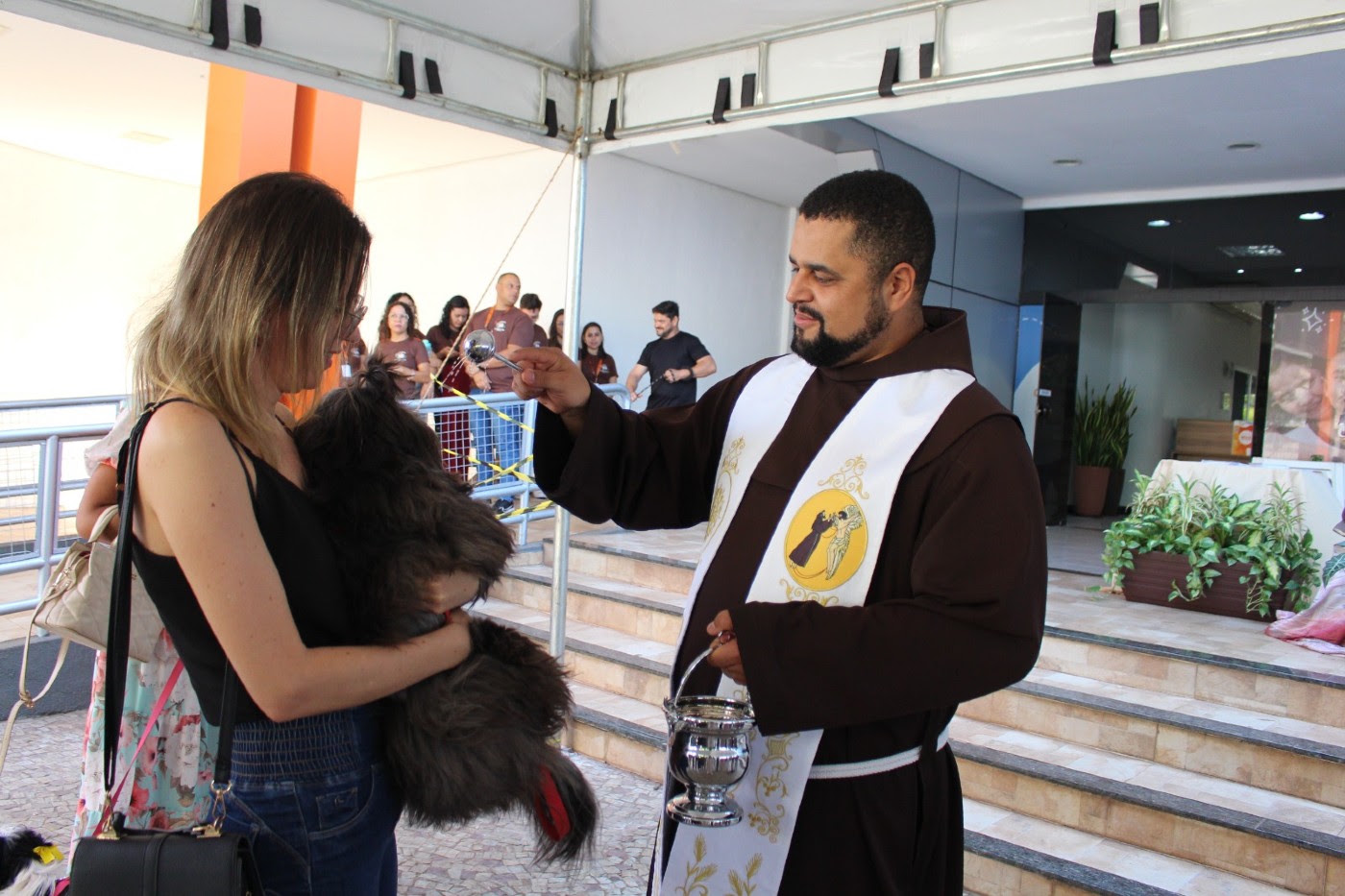 Bênção aos Animais e Feira de Adoção